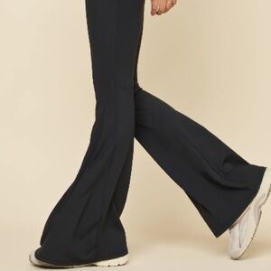 POPFLEX - 33” Tall Crisscross Hourglass® Bell Bottom with Pockets - Black